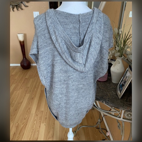 ✨Beautiful Grey Vest Cardigan with Hood✨ - Picture 5 of 6